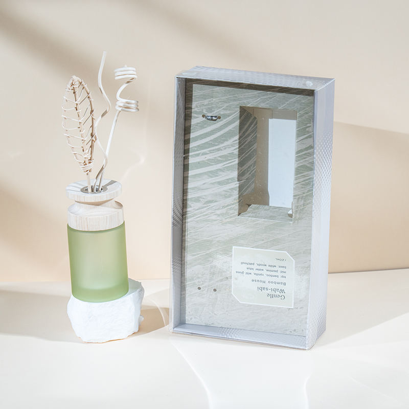 나무 스틱이 포함된 높은 원통형 유리 플라스크 프리미엄 리드 디퓨저 - 아로마 디퓨저 공급업체