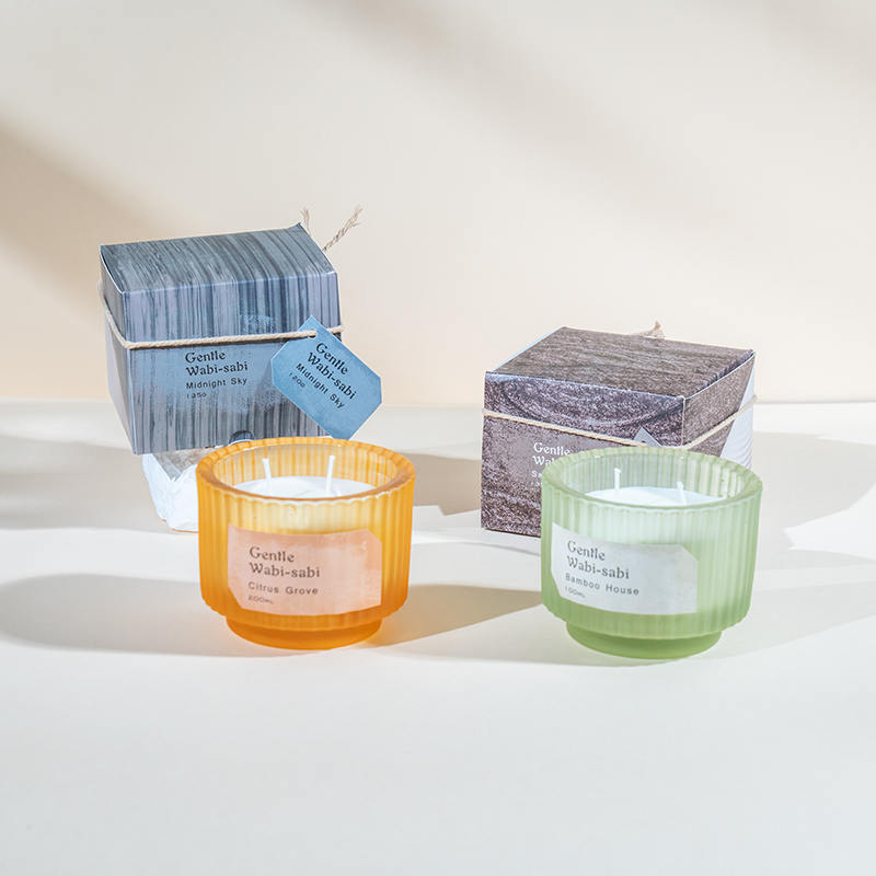 세로 줄무늬 향초가 있는 둥근 유리 캔들컵 - 에코 소이왁스 캔들 판매점