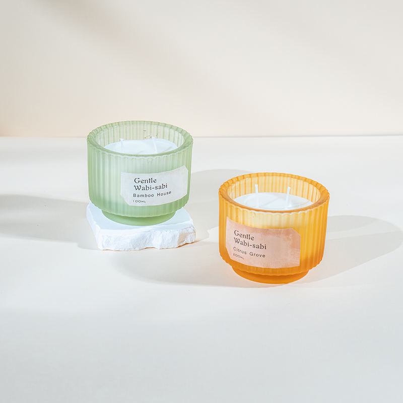 세로 줄무늬 향초가 있는 둥근 유리 캔들컵 - 에코 소이왁스 캔들 판매점