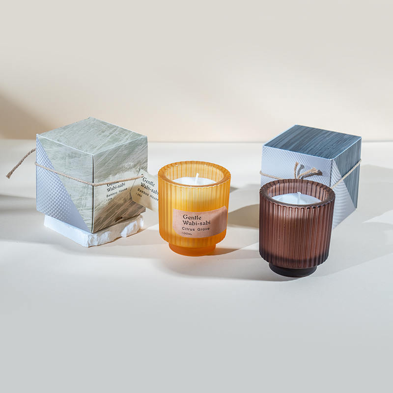 세로 줄무늬 향초가 있는 둥근 유리 캔들컵 - 에코 소이왁스 캔들 판매점